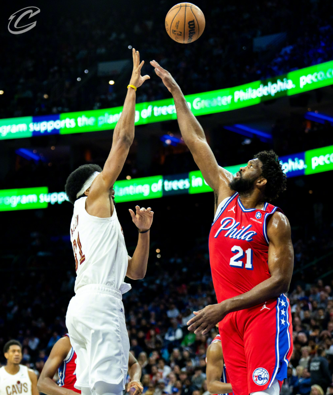 世界杯在线观看-恩比德空砍33分米切尔13+9+12，奇兵暴走探花绝杀，骑士逆转76人