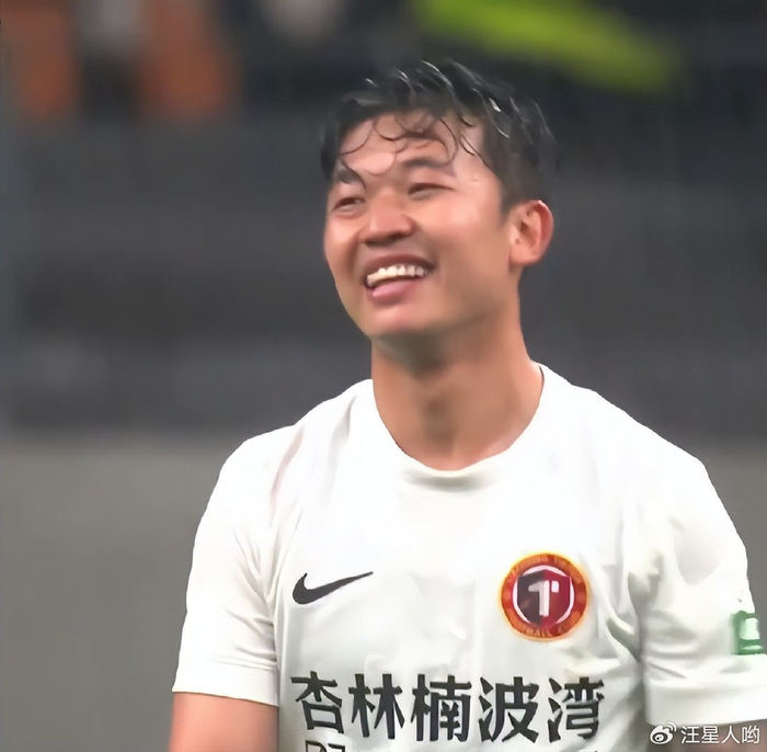 0-1！辽宁铁人踢的“太憋屈”，主力外援被直红罚下，遭遇两连败|重庆队|重庆铜梁龙|中超|辽宁队|任意球_新浪体育_新浪新闻